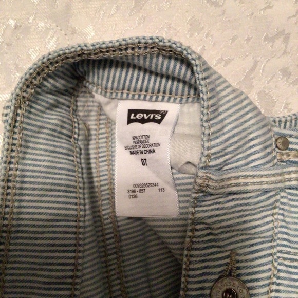 Levi’s Shorty Short - Picture 6 of 6